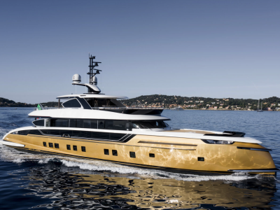 France Auctions Off a Seized Yacht With a Golden Hull